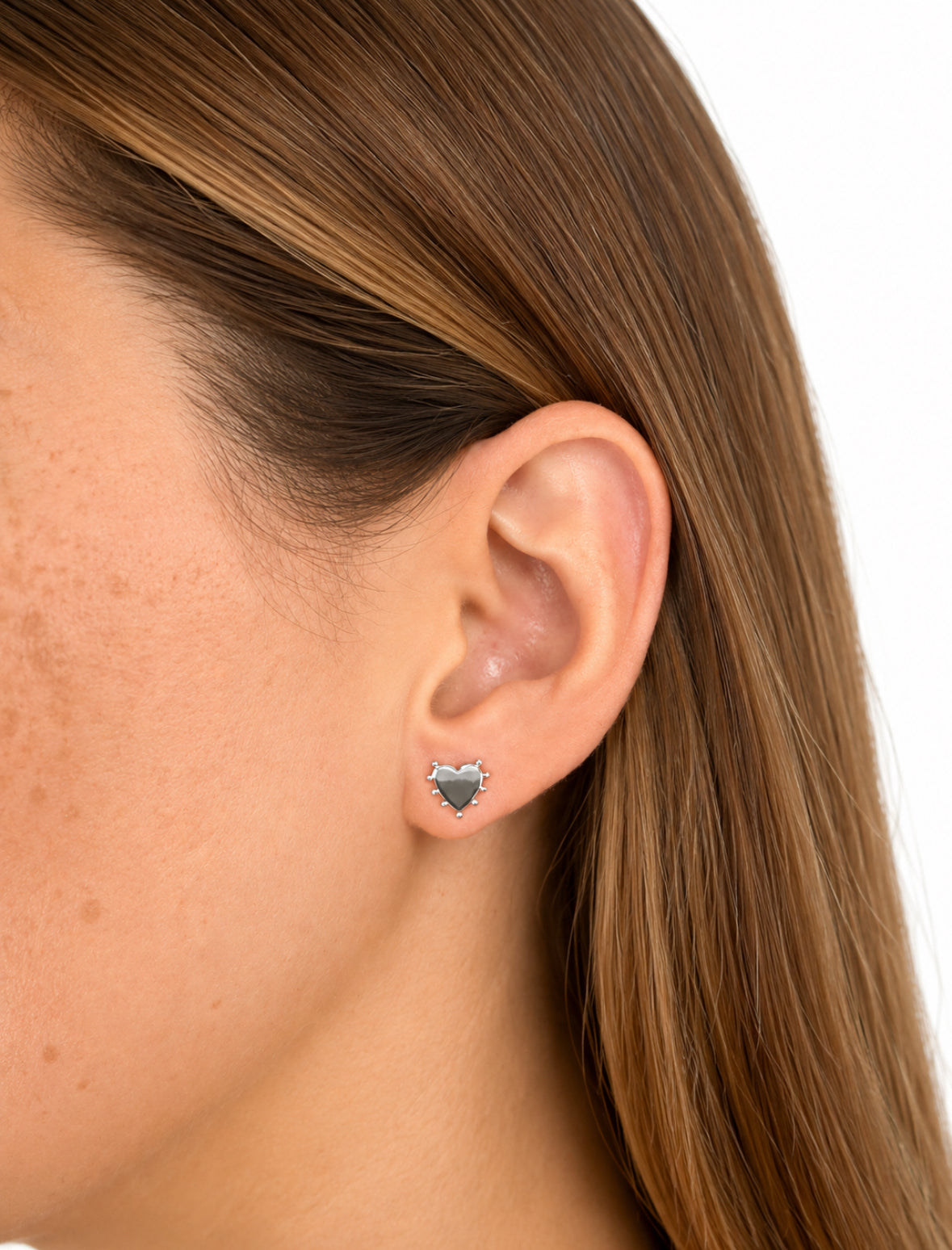 Lün Heart Stud Earrings