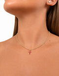 Collar cruzado con rubí